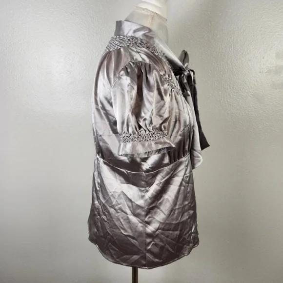 Attention Y2K Pewter Metallic Puff Sleeve Tie Neck Botton Up Blouse Size Large - Picture 4 of 8